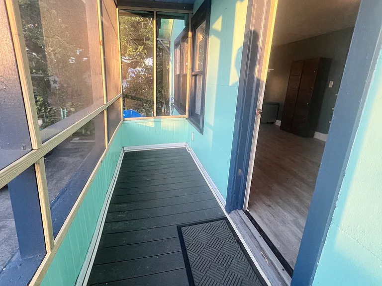 12th Ave W — Photo 8
