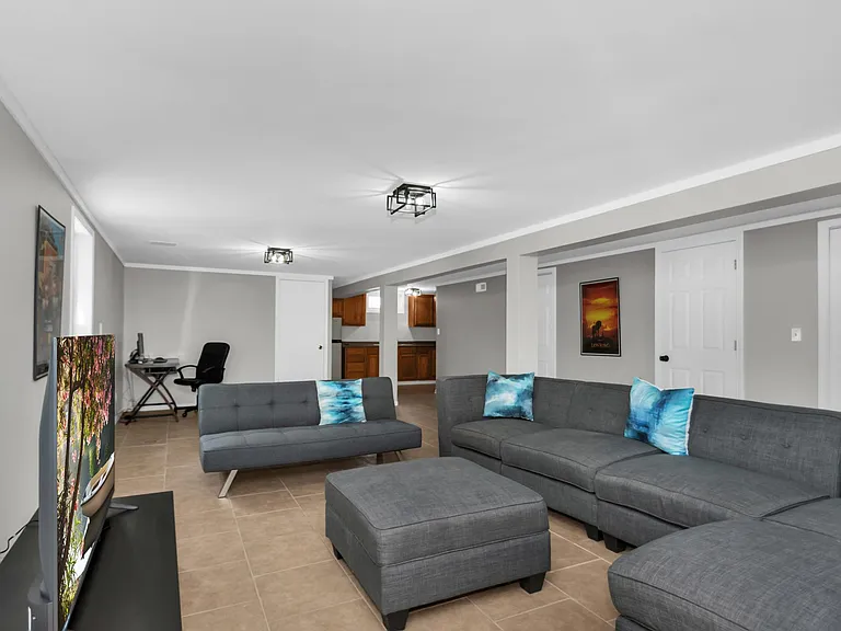 Merlin Dr — Photo 13