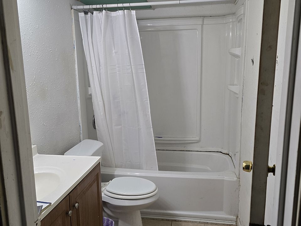 2nd image of 1012 W Cleveland St #5