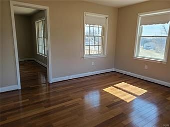 3rd image of 27 Deerfield Dr