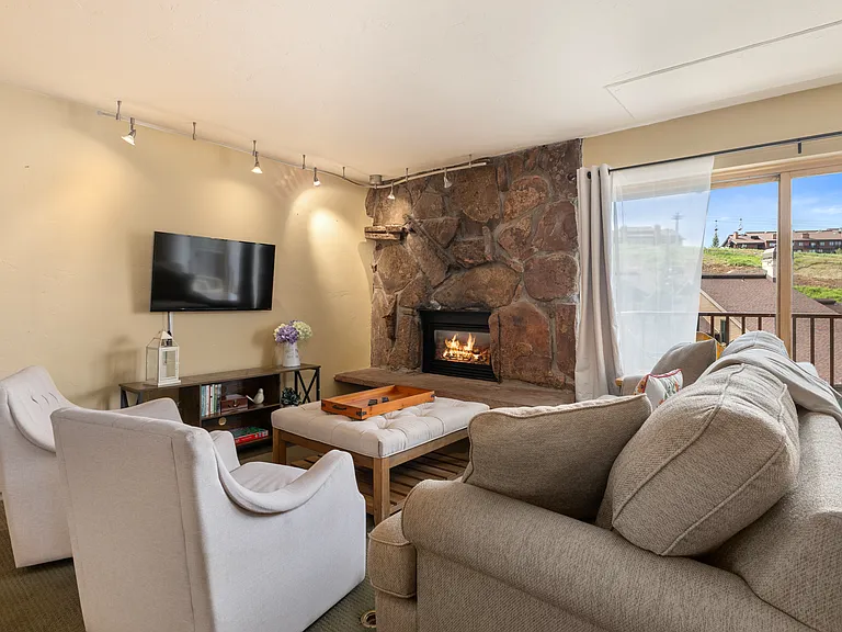 Gas Fireplace | Cozy Living Room