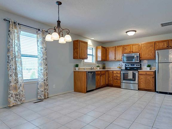 5th image of 501 N Cherry Cir