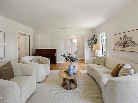 5th image of 2043 Pepper Dr