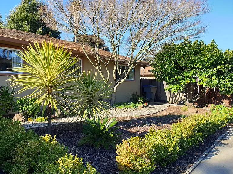 877 Park Dr #A — Photo 2