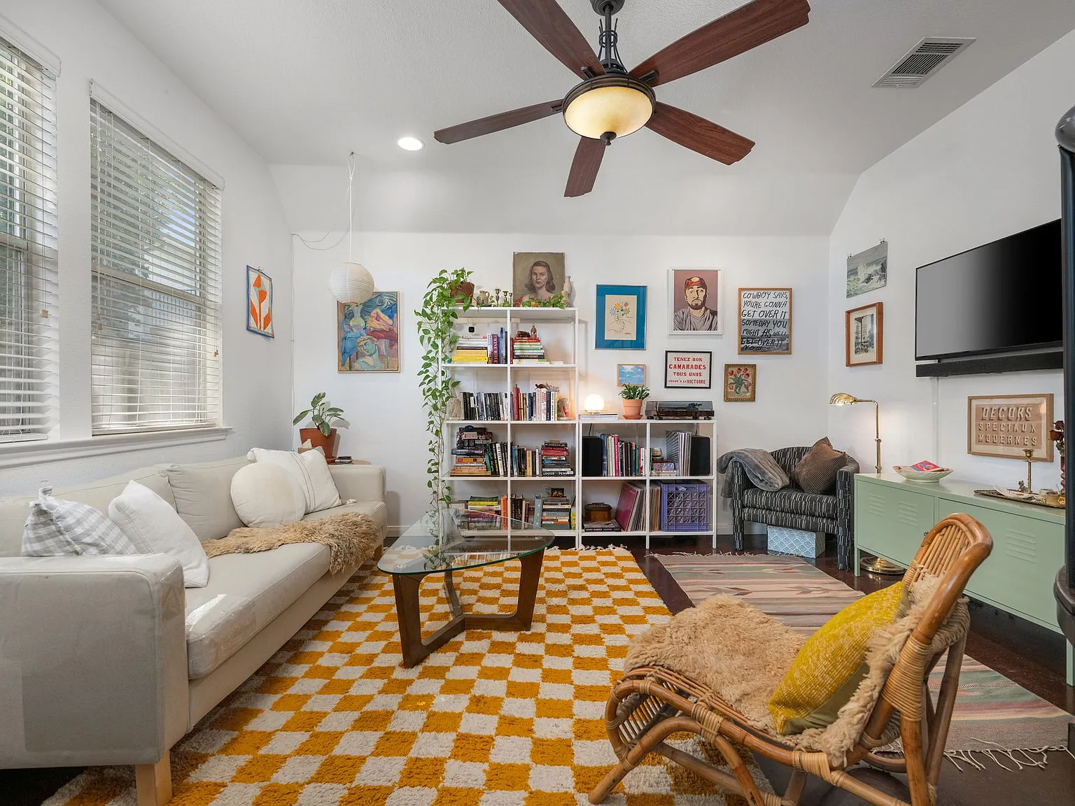 2 bed, 1.5 bath, 1050 sqft, $2,300 — Photo 1