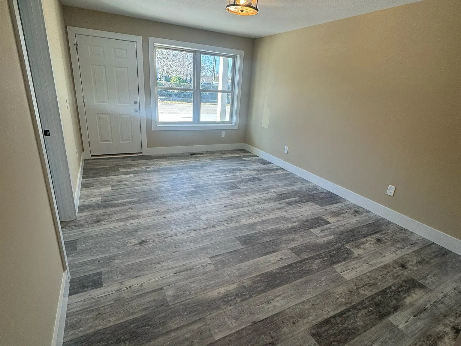 2 bed, 1000 sqft, $1,300 — Photo 3
