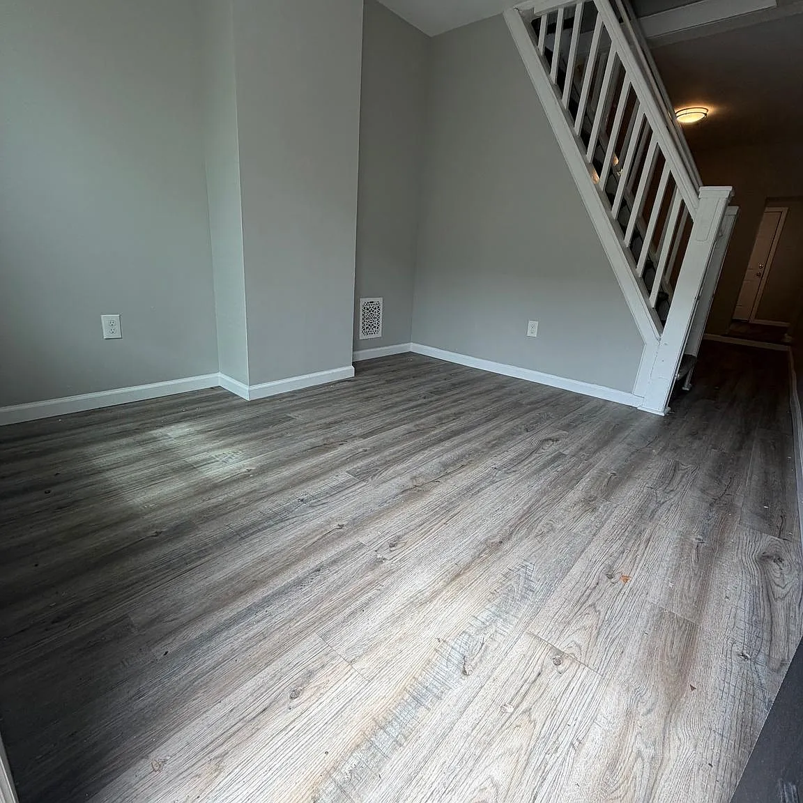 2 bed, 1.0 bath, 696 sqft, $1,600 — Photo 2