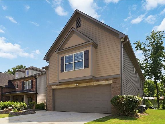 3rd image of 2618 Lake Manor Cir