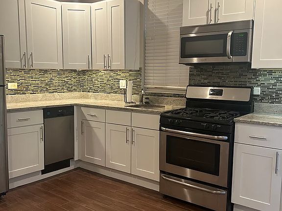 3rd image of 1644 W Pierce Ave #1