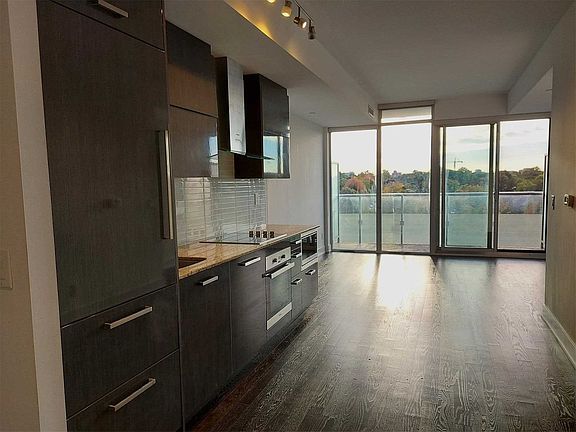 5th image of 3018 Yonge St #816