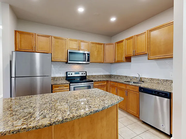Signal Hill Apartment Homes — Photo 61