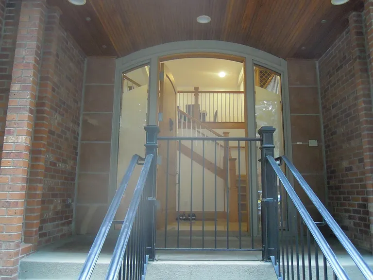 421 S West End St — Photo 22