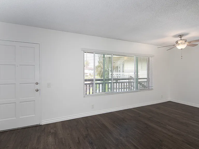 Stoneybrook Apartments — Photo 9