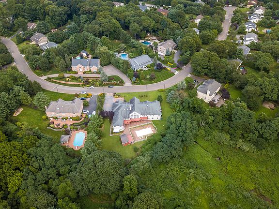3rd image of 27 Westwood Ln