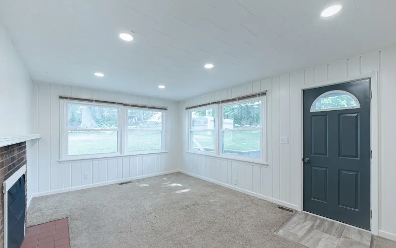 636 Hackett St — Photo 4