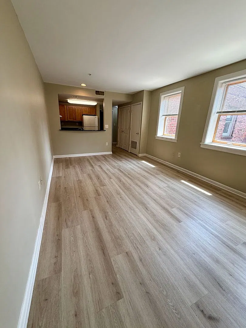 Astor Court Apartments — Photo 1