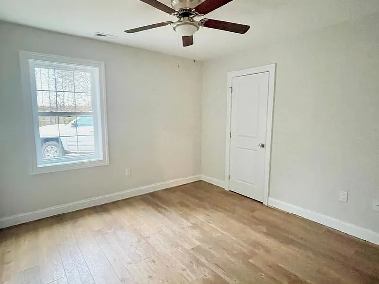 100 Taylor Rd — Photo 5