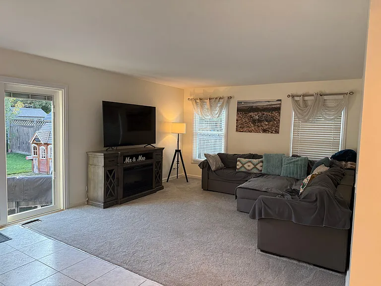 328 Woodside Dr — Photo 3