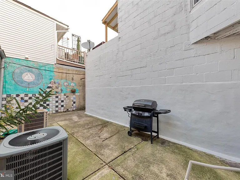 931 S Charles St — Photo 24