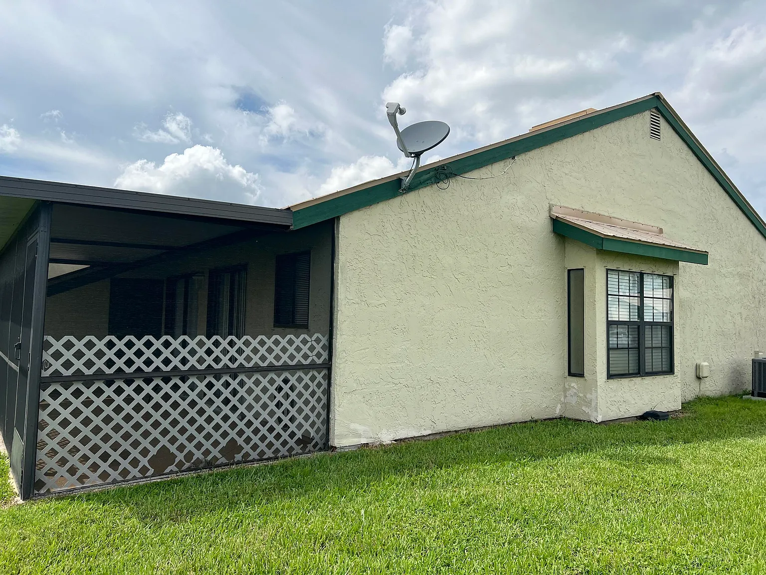 3 bed, 2.0 bath, 1062 sqft, $1,950 — Photo 3