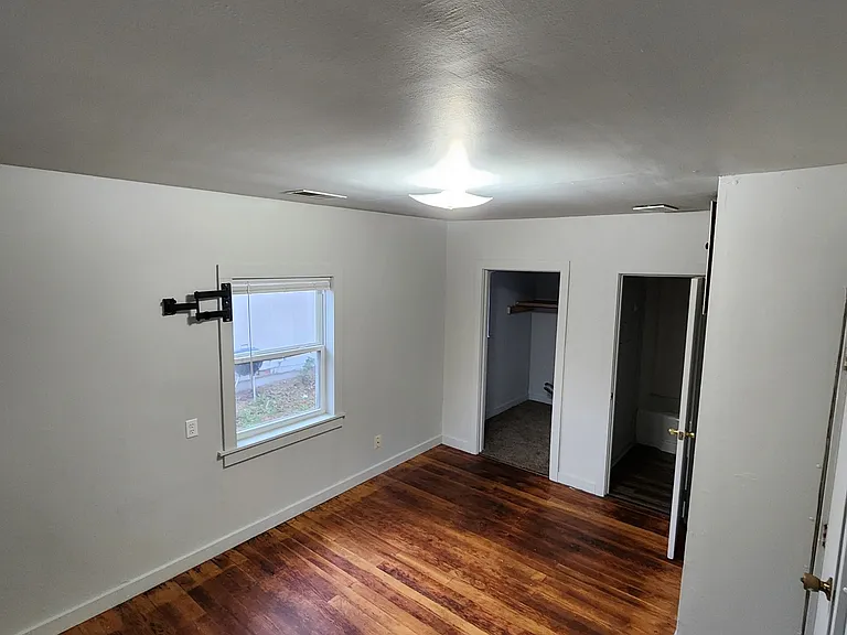 112 S Orchard St — Photo 14