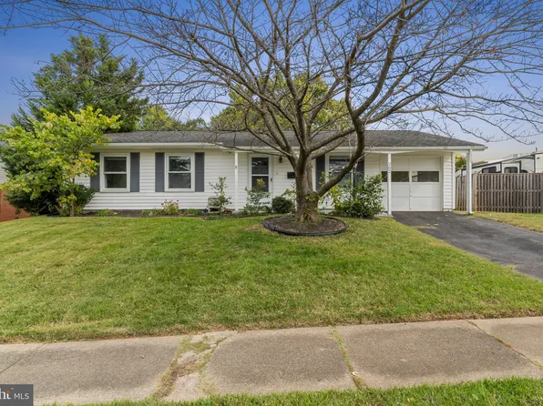 202 W Beech Rd, Sterling, VA 20164