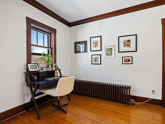 4th image of 219 Park Pl W