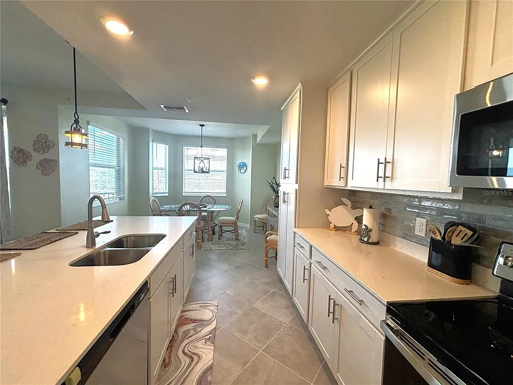 2 bed, 2.0 bath, 1154 sqft, $6,000 — Photo 4