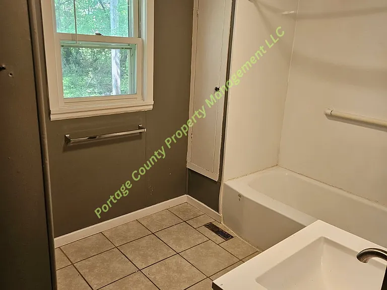 748 Isadore St — Photo 11