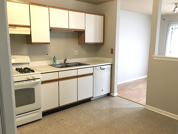 4th image of 1095 Camden Ct #1095