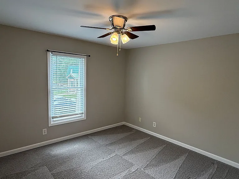 312 W Catawba Ave — Photo 8