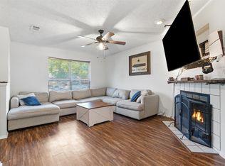 1212 Eagle Lake Dr, Azle, TX 76020