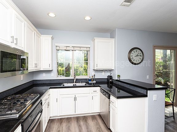 3rd image of 2616 Bellezza Dr