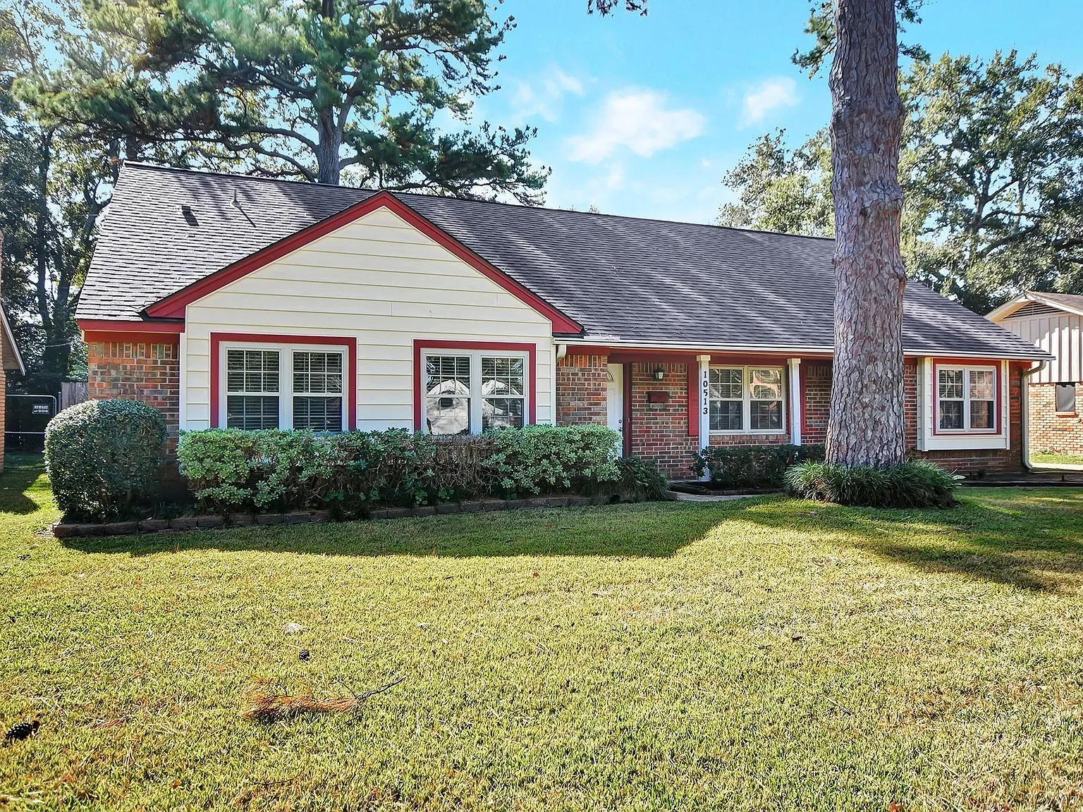 4 bed, 2.0 bath, 1996 sqft, $2,500 — Photo 2