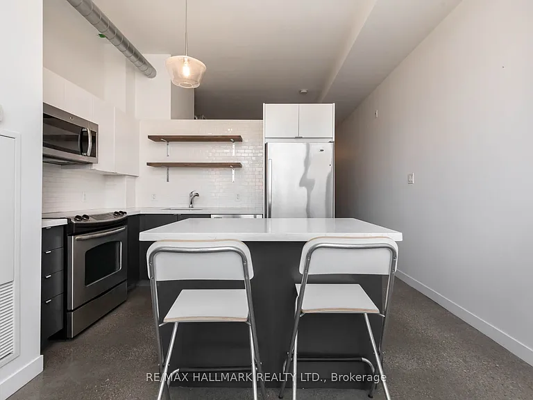 549 King St E #306 — Photo 13