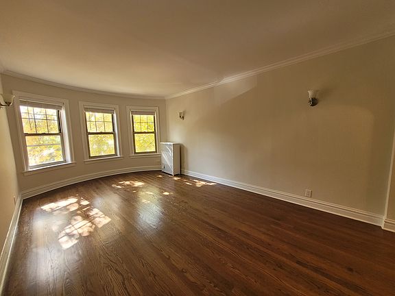 4th image of 1446 W Chase Ave #2