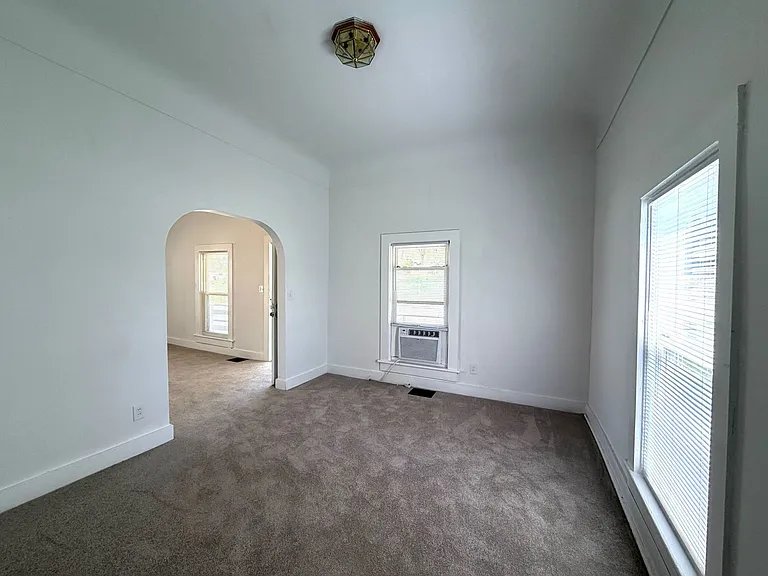 12 Long St — Photo 8