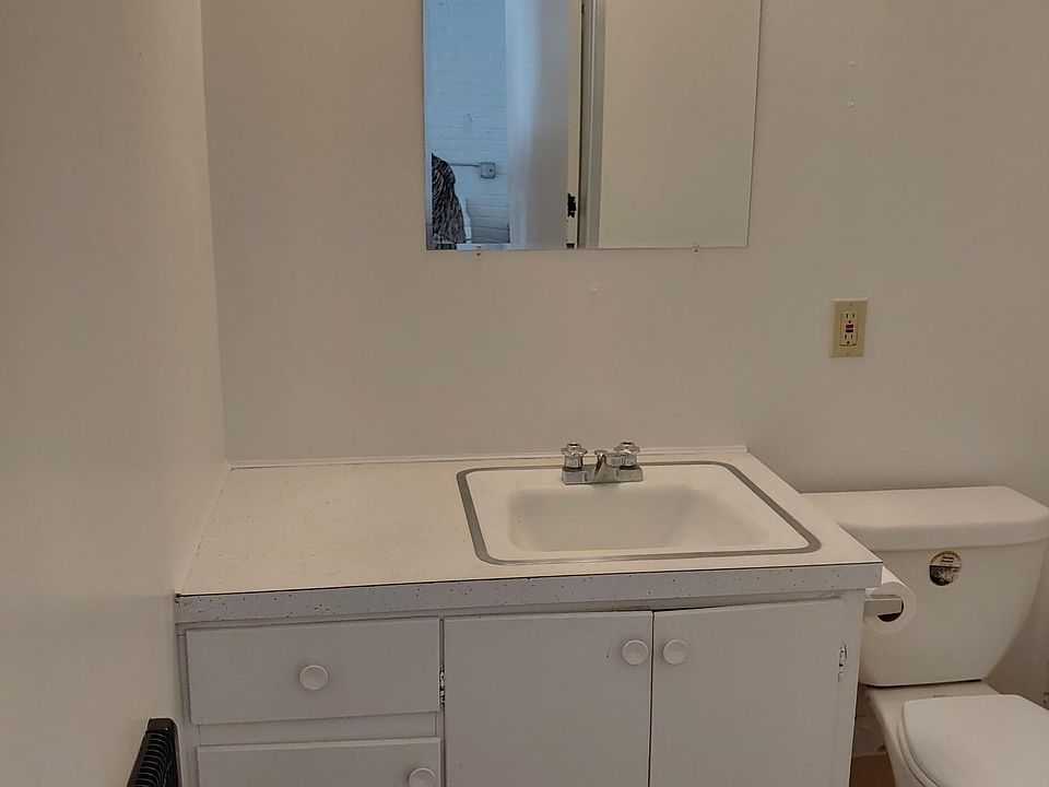 2nd image of 419 W 1st St