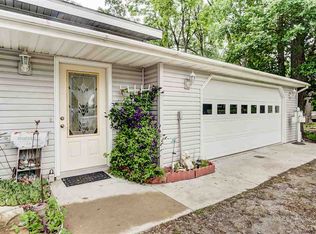 3090 S Robyn Dr, Pleasant Lake, IN 46779