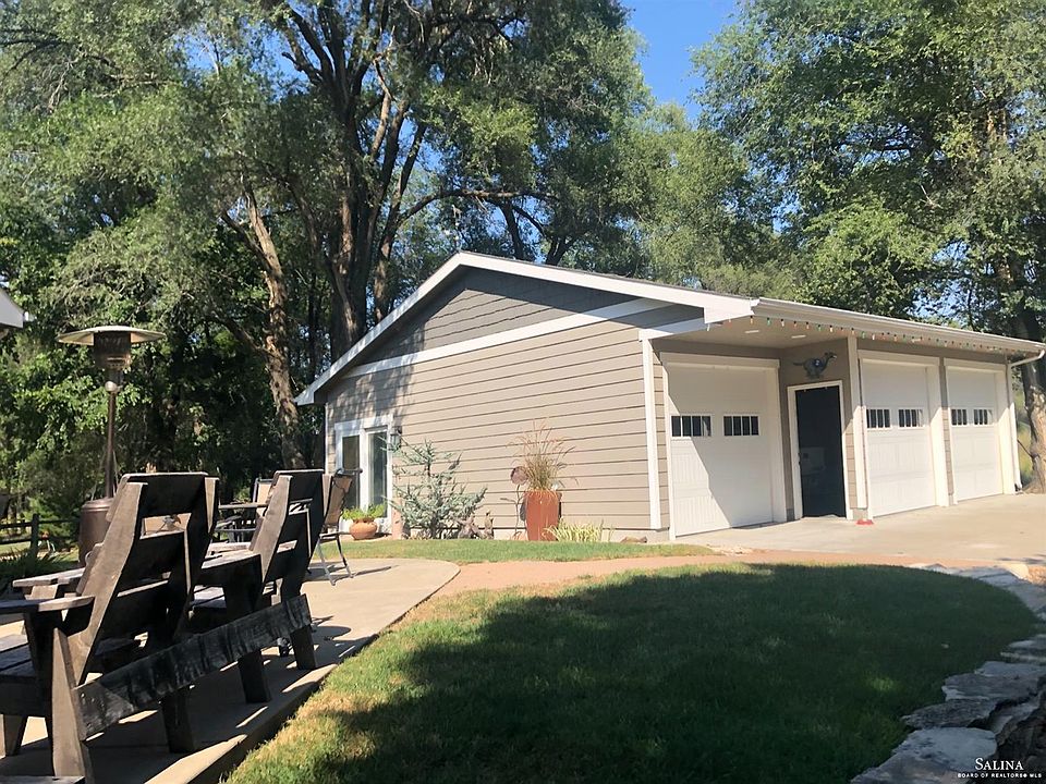 2nd image of 2262 Camp Rd