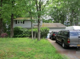 48 Fredericks Rd, Glenville, NY 12302