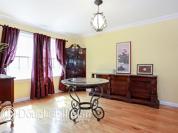 5th image of 10 Leonard St