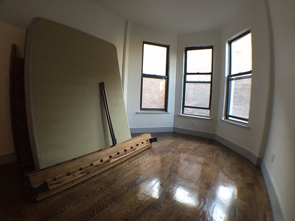 3rd image of 164 Underhill Ave APT 3