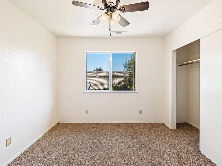 2084 E Chennault Ave — Photo 7