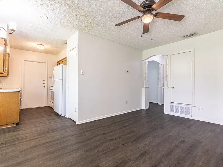 4910 Tennyson Dr — Photo 9
