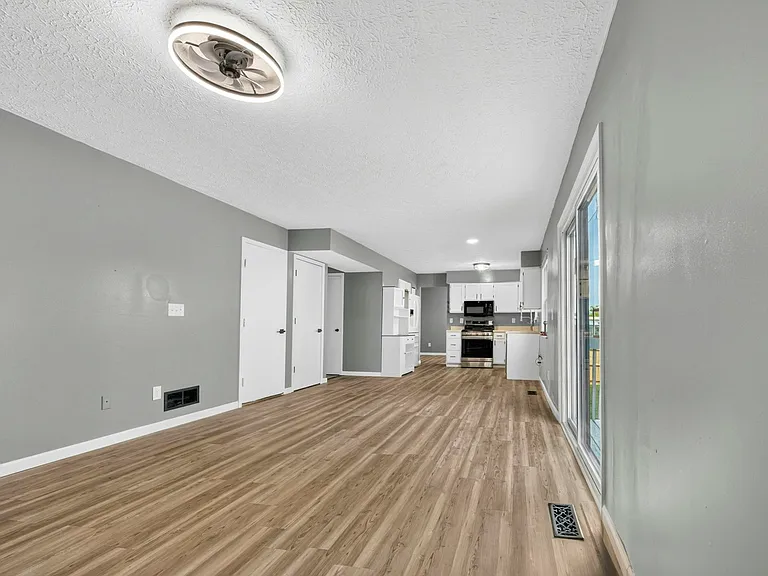 8472 Kingsley Dr — Photo 8