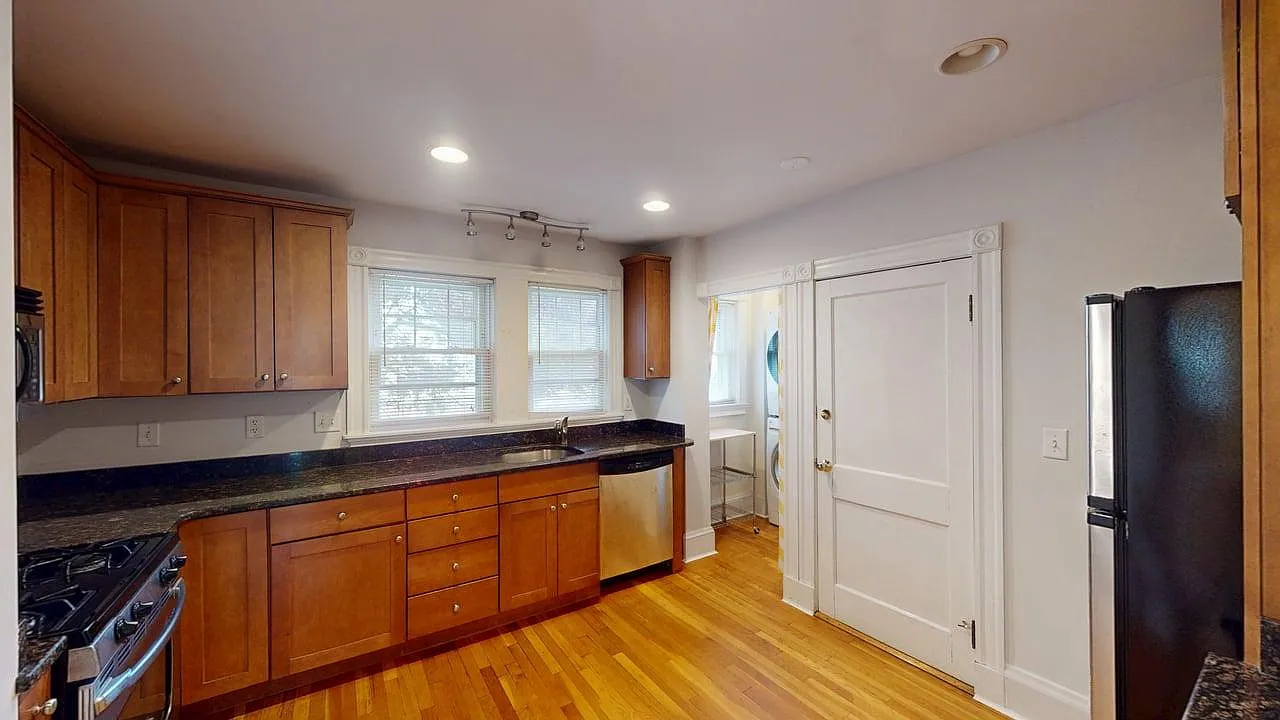 2 bed, 1013 sqft, $2,800 — Photo 3