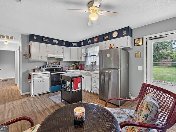 5th image of 137 Timber Ln
