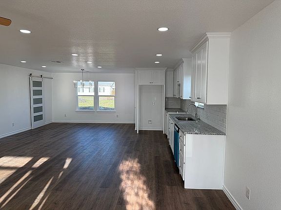 4th image of 204 N Wiebusch St