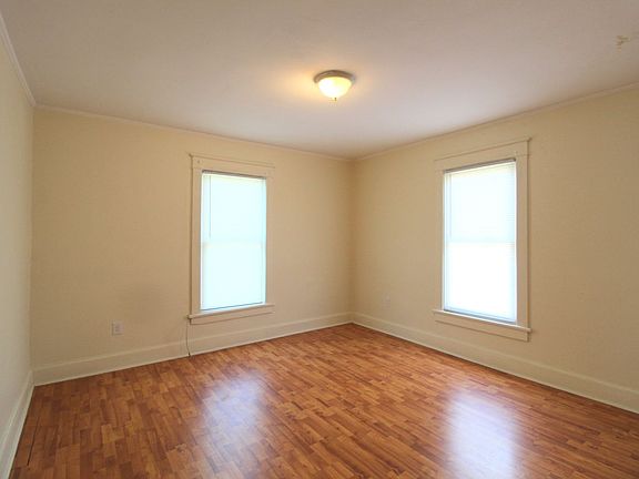 4th image of 309 Chicago Ave